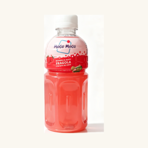 Băutură răcoritoare Mogu Mogu cu gust de căpșuni și Nata de Coco