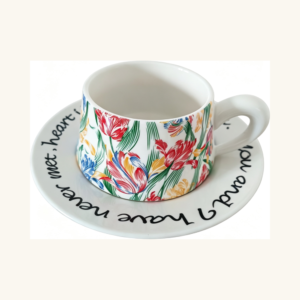 Set retro de ceașcă și farfuriuță din ceramică cu imprimeu lalele multicolore
