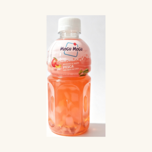 Băutură răcoritoare Mogu Mogu cu gust de piersici și Nata de Coco